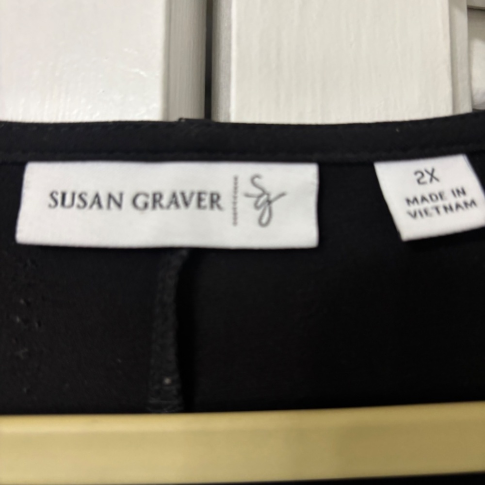 Susan Graver PLUS Liquid Knit cut out Tunic with SILVER embellishments 2X - Picture 4 of 5